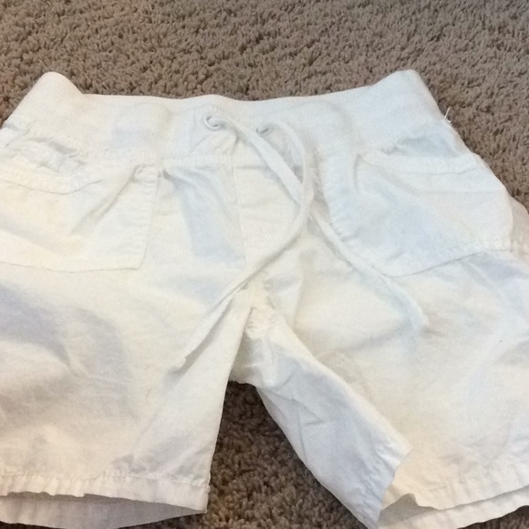 White justice shorts - Picture 1 of 3